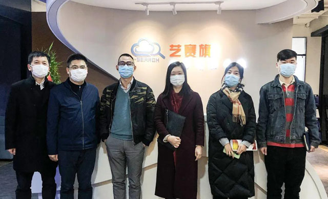 上海市委組織部領(lǐng)導(dǎo)一行慰問